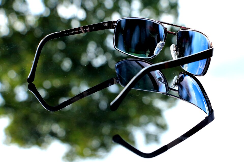 Mirroring eye protection reflection