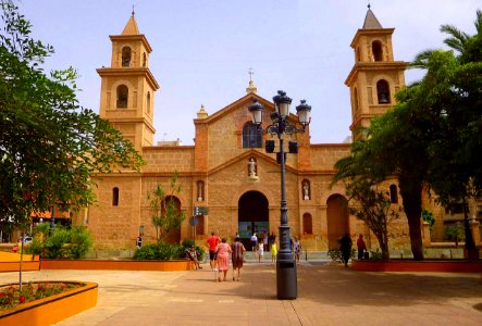 Torrevieja - Plaza de la Constitución e Iglesia de la Inmaculada Concepción