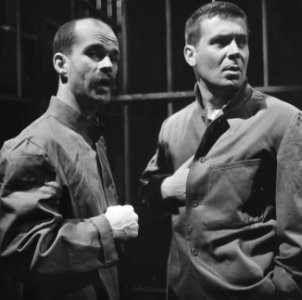 Toneelstuk Sacco en Vanzetti, de twee hoofdrolspelers links Henk van Ulsen en re, Bestanddeelnr 918-9200