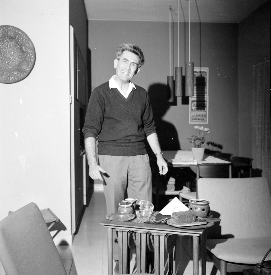 Toneelintendant Milo, Bestanddeelnr 255-4561