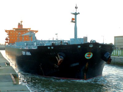 Torm Anna - IMO 9277735 - Callsign OUHV2 at the locks, Antwerp, Belgium 26-Sep-2005