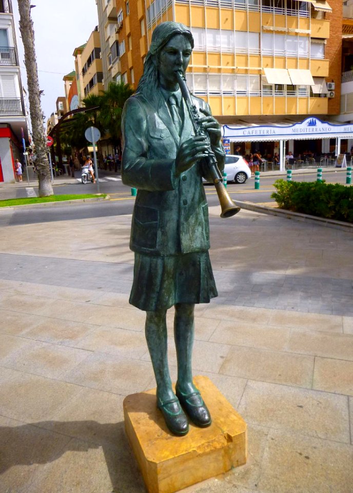 Torrevieja - Paseo de Vistalegre, Monumento a los Músicos Torrevejenses 3