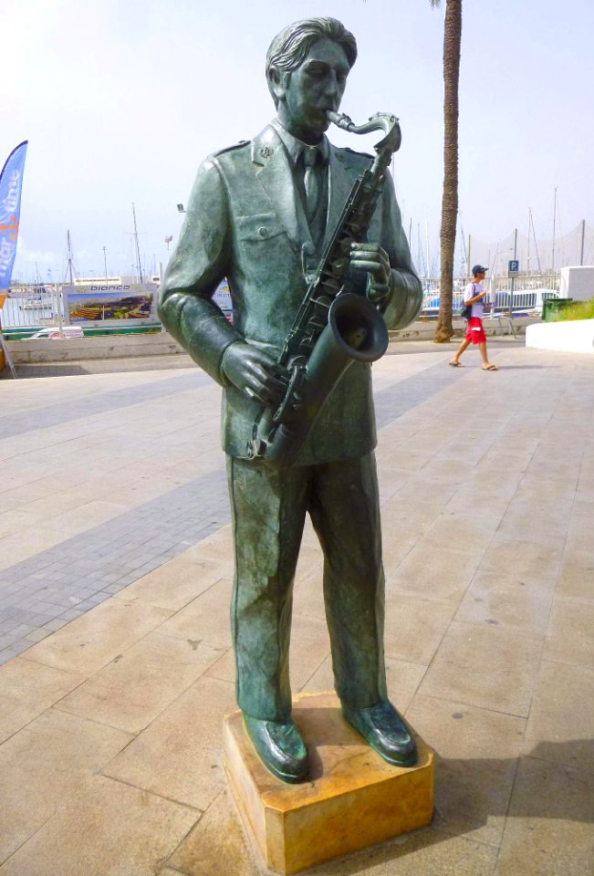 Torrevieja - Paseo de Vistalegre, Monumento a los Músicos Torrevejenses 6