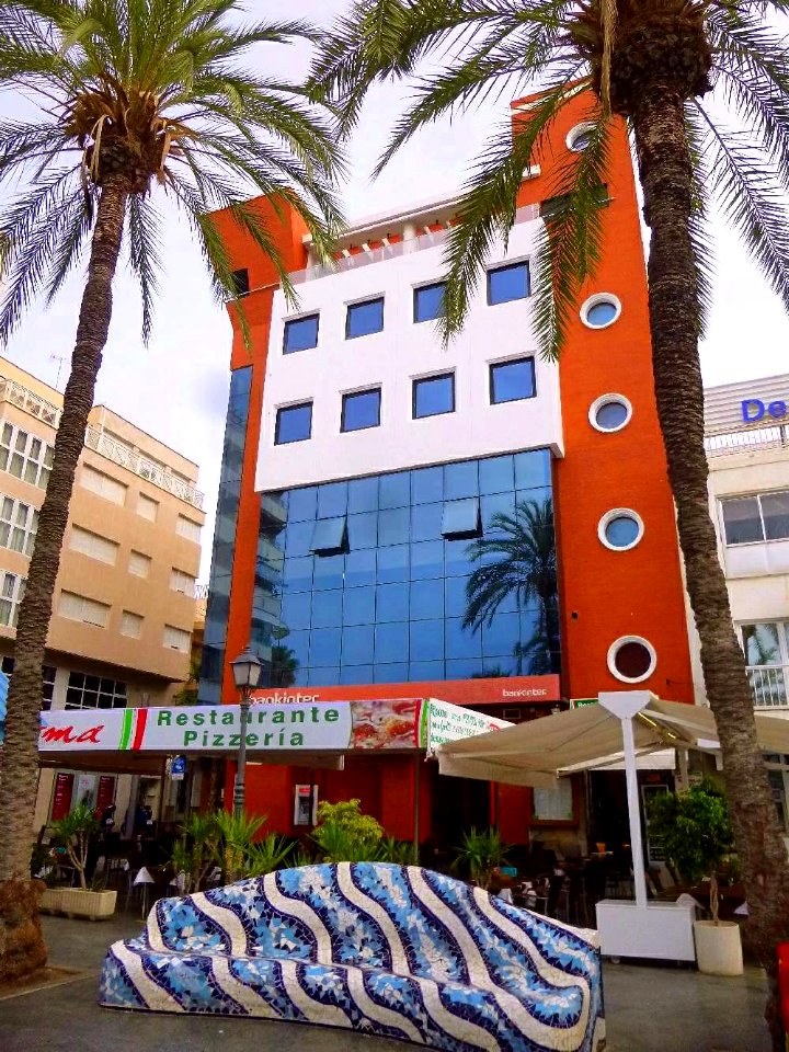 Torrevieja - Plaza Waldo Calero y Torre Europa