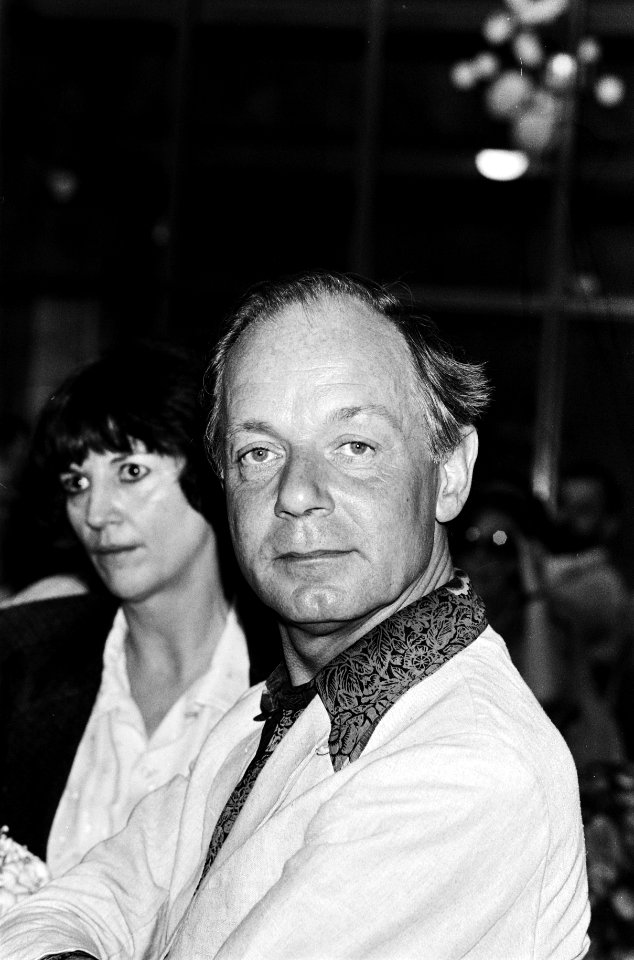 Toneelprijzen 1980 uitgereikt door minister Gardeniers (CRM) in Leiden nr 1 , , Bestanddeelnr 930-8359