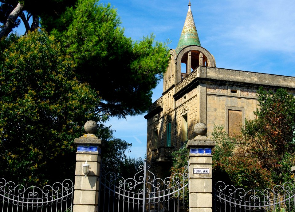 Torre Sans. Exterior
