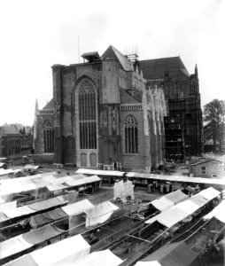 Toren St. Eusebius Kerk te Arnhem wordt gerestaureerd, Bestanddeelnr 907-1300