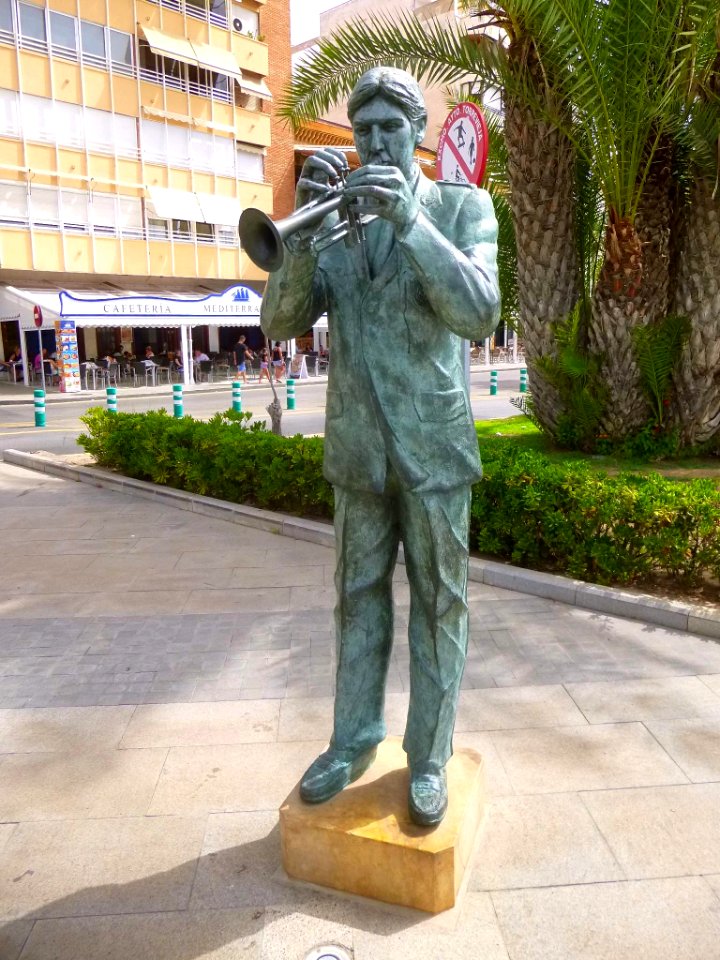 Torrevieja - Paseo de Vistalegre, Monumento a los Músicos Torrevejenses 4