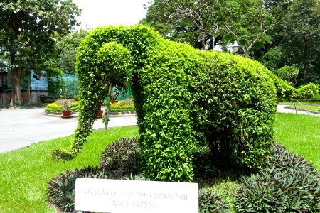 Topiary elephant - Saigon Zoo and Botanical Gardens - Ho Chi Minh City, Vietnam - DSC01168