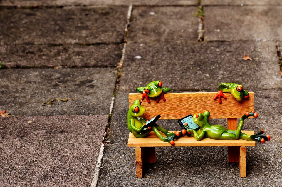 Bench relaxed figure
