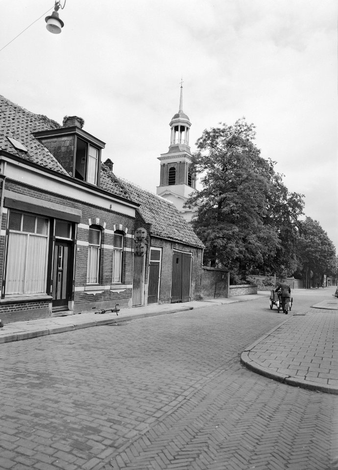 Toren van Nederlandse Hervormde kerk te Steenbergen Gezien vanuit de Kleine Ke…, Bestanddeelnr 164-0204