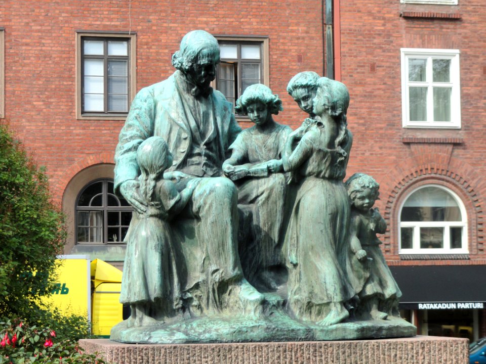 Topelius and children - DSC05588