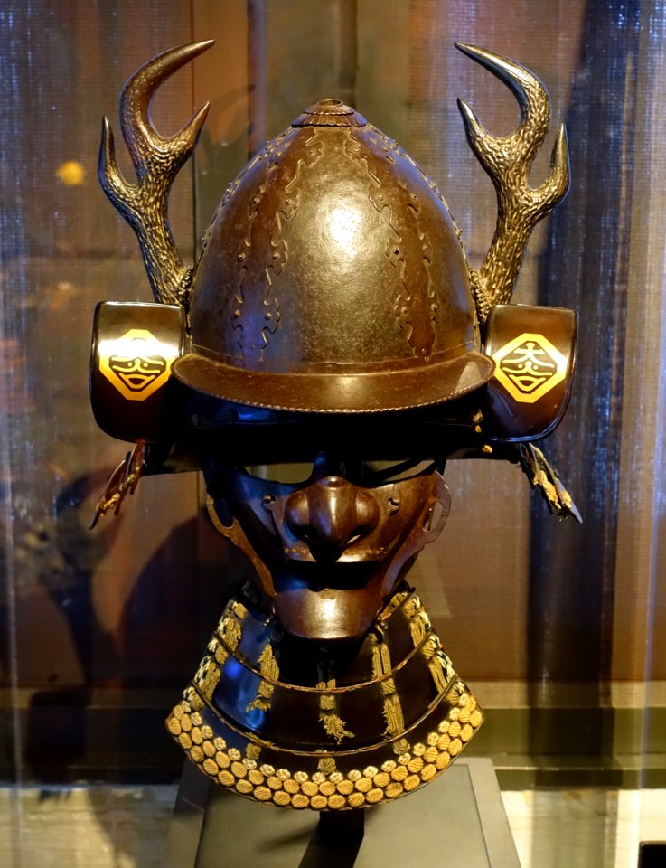 Toppai kabuto (high-sided helmet) and menpo (half mask attributed to Myochin School), Japan, Momoyama period, late 1500s AD, iron, wood, lacquer, gold - The Ann and Gabriel Barbier-Mueller Museum - DSC05475