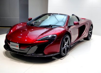 The frontview of red McLaren 650S SPIDER