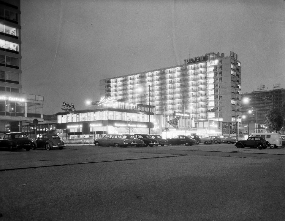 Torenflatgebouwen in het Lijnbaankwartier bij avond te Rotterdam aangetast, Bestanddeelnr 908-8156