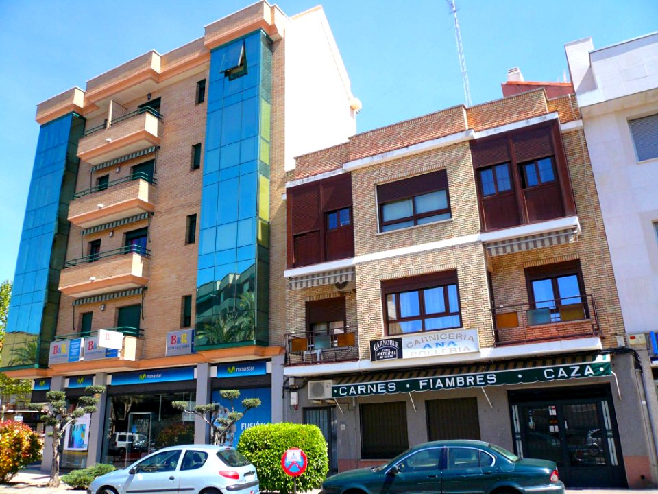 Torrijos 21