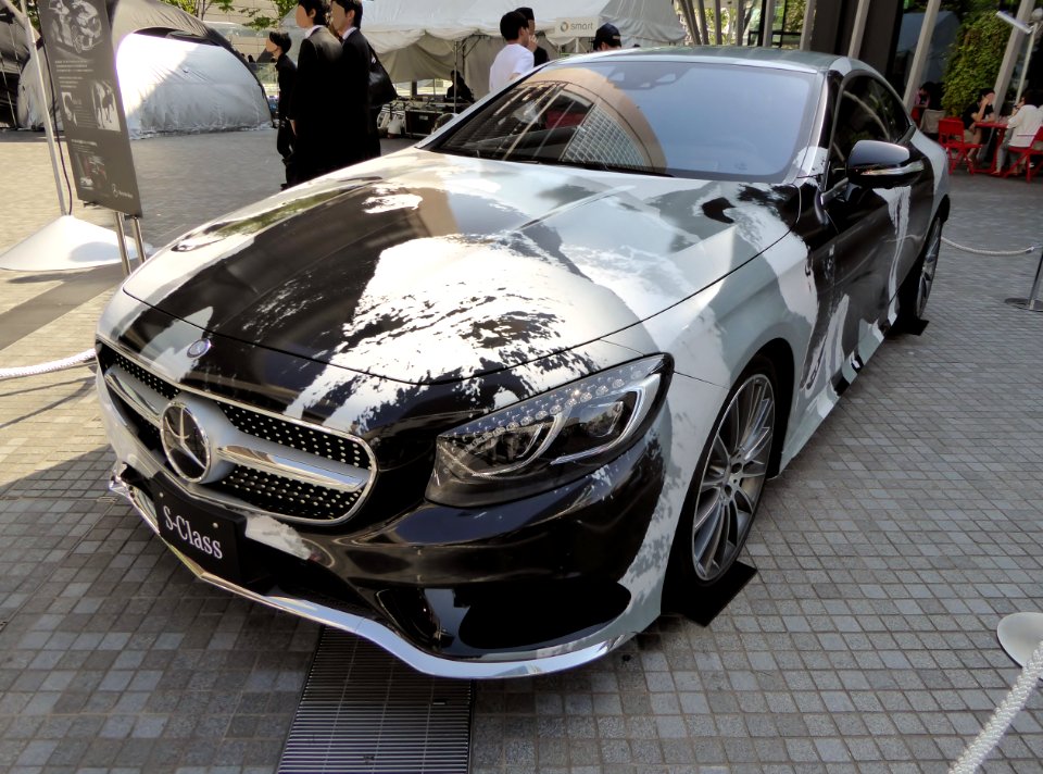 The frontview of Mercedes-Benz S550 4MATIC Coupé (C217) The Stray Dogmobile by Daido Moriyama