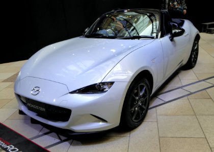 The frontview of Mazda ROADSTER S Spacial Package (ND) with manual transmission