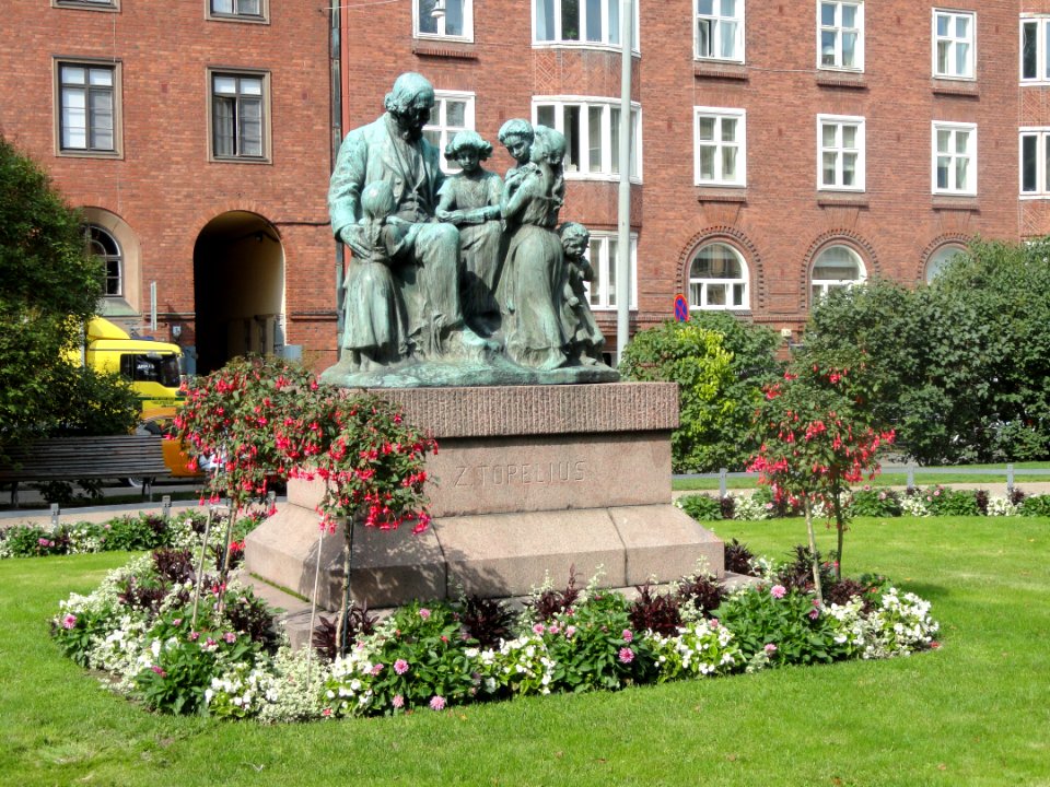 Topelius and children - DSC05587