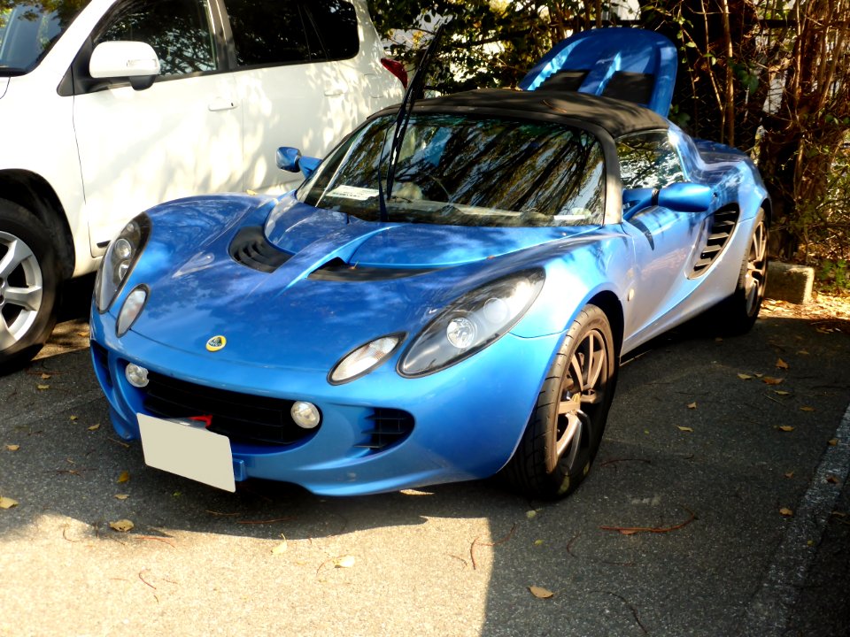The frontview of Lotus ELISE PHASE II 111R