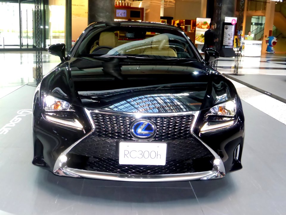 The frontview of Lexus RC300h F SPORT prototype (1)