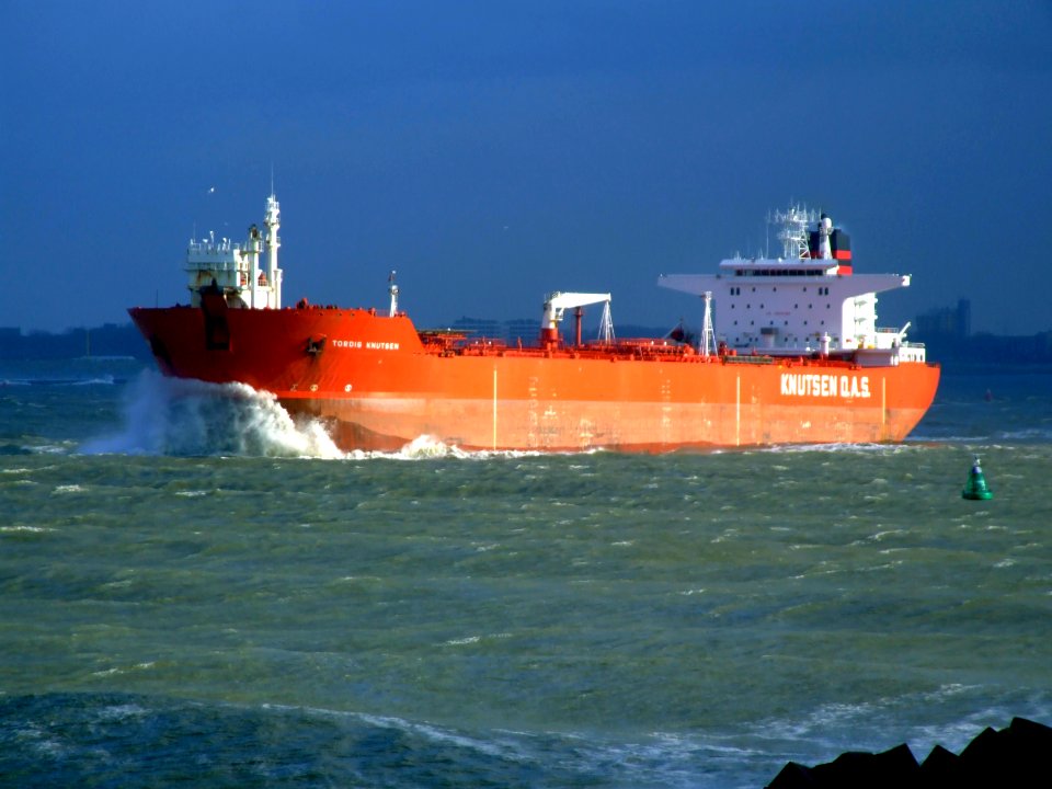 Tordis Knutsen p1 leaving Port of Rotterdam, Holland 21-Jan-2007