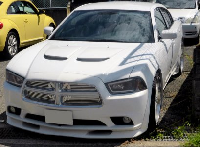 The frontview of Dodge CHARGER MY2012 photo