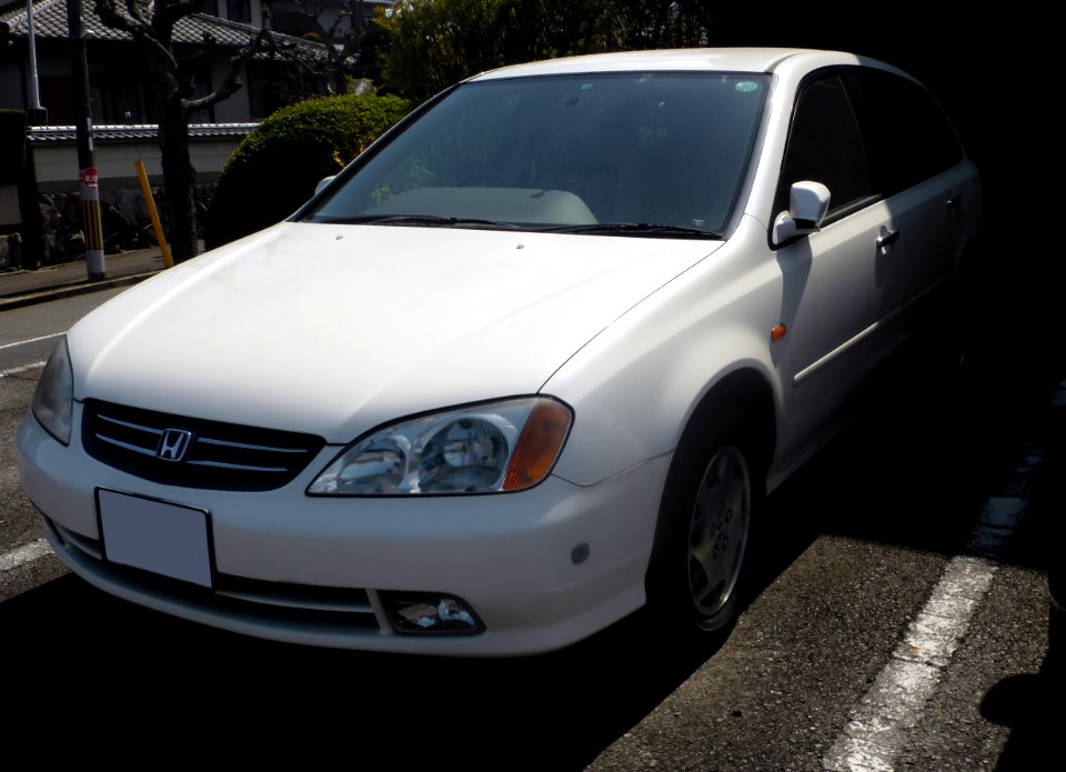 The frontview of Honda Avancier V