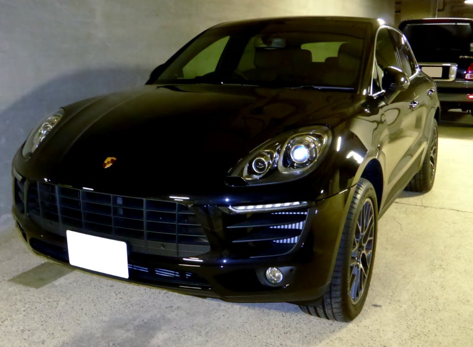 The frontview of Porsche Macan S
