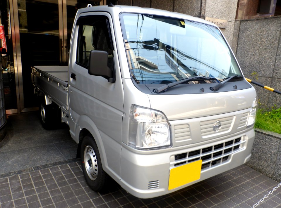 The frontview of Nissan NT100 CLIPPER DX (DR16T)
