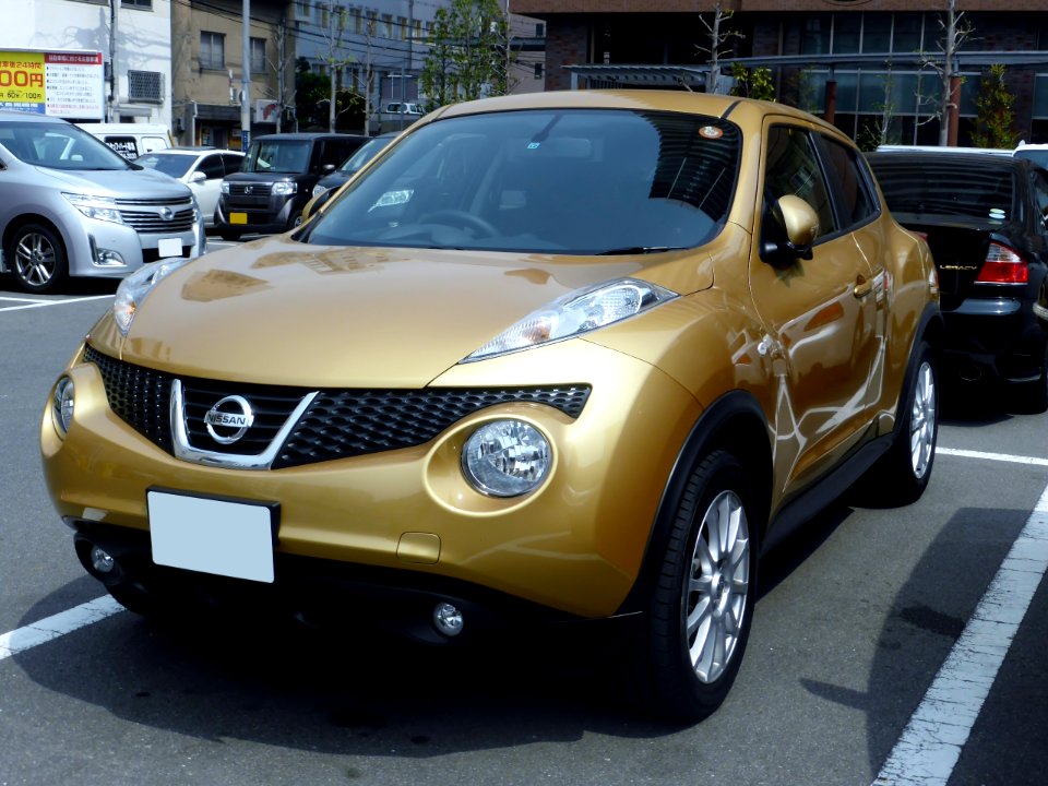 The frontview of Nissan JUKE 15RX Type V (F15)