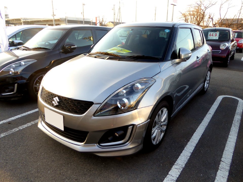 The frontview of Suzuki ZC72S SWIFT RS