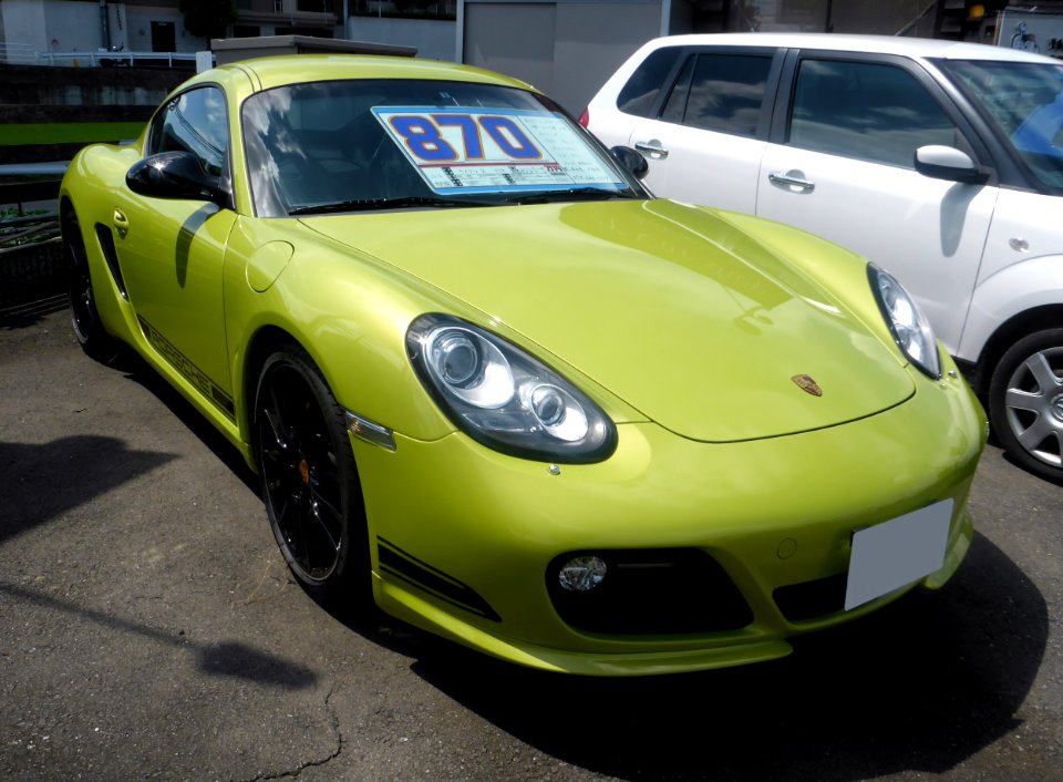 The frontview of Porsche Cayman S MY2009