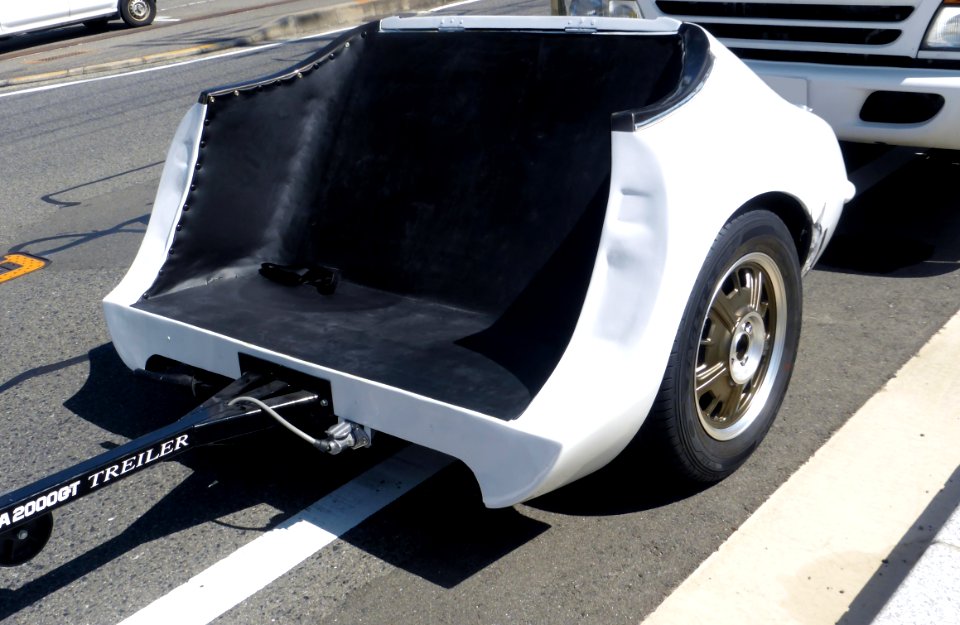The frontview of the sofa like Toyota 2000GT