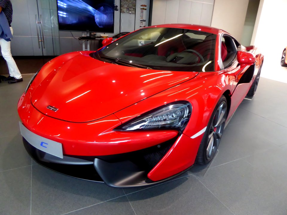 The frontview of McLaren 540C COUPE