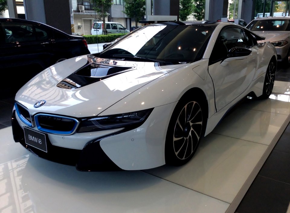 The frontview of BMW i8