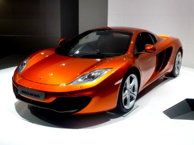 The frontview of McLaren MP4-12C SPIDER