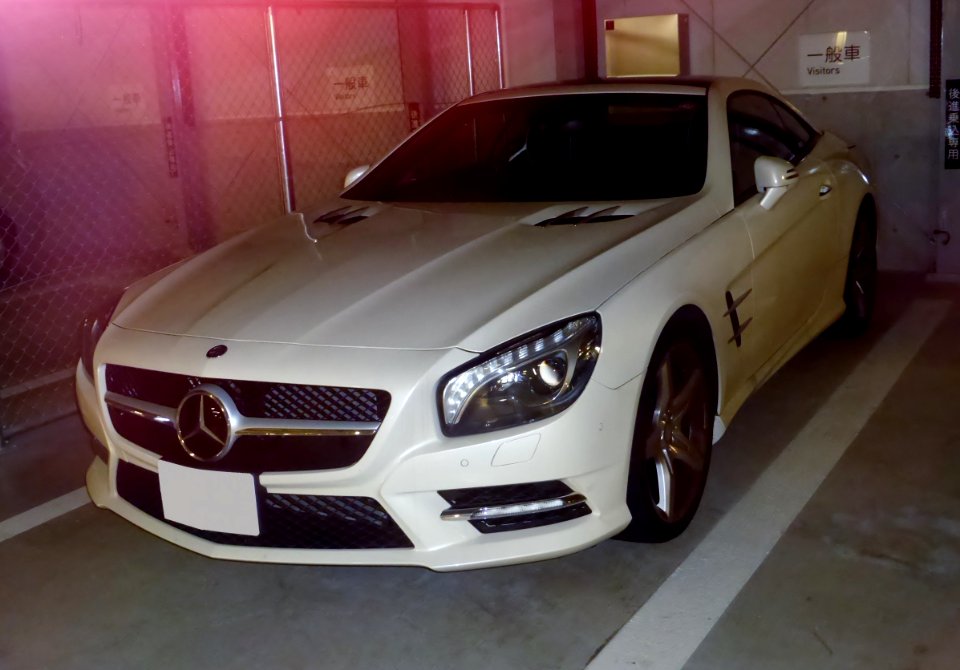 The frontview of Mercedes-Benz SL350 BlueEFFICIENCY (R231)