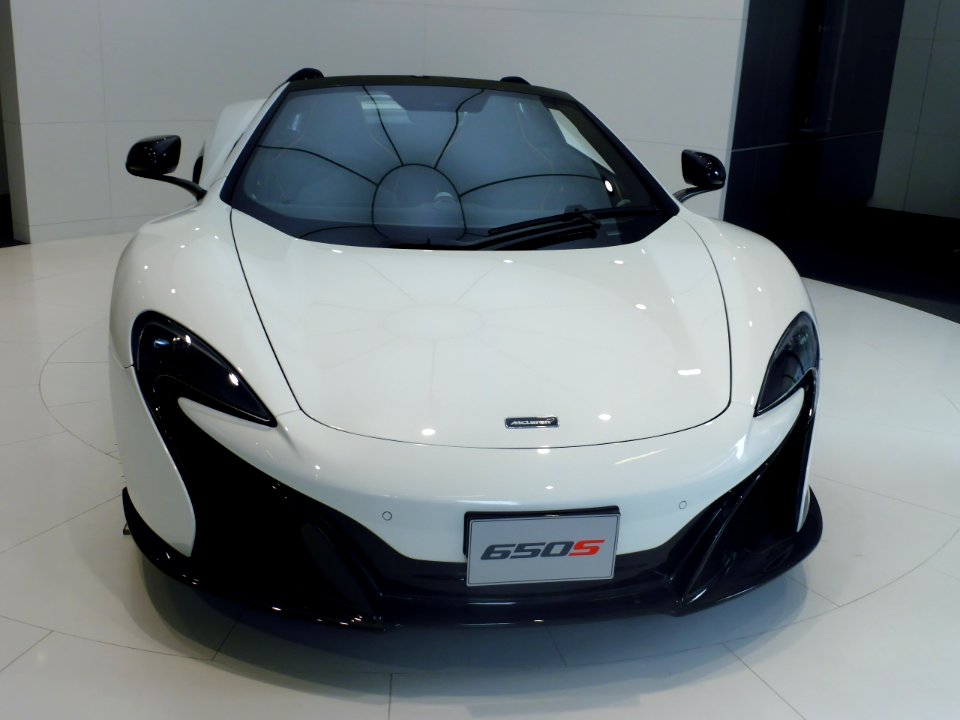 The frontview of McLaren 650S SPIDER (1)
