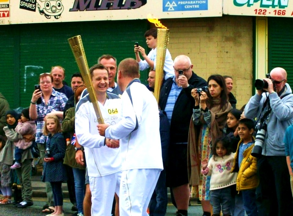 Torch relay handover, Oldham