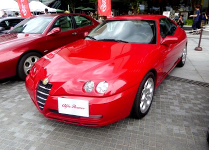 The frontview of Alfa Romeo GTV 2.0 TWIN SPARK