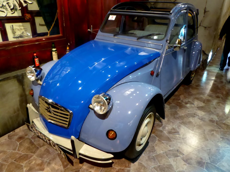 The frontview of Citroën 2CV6 Special