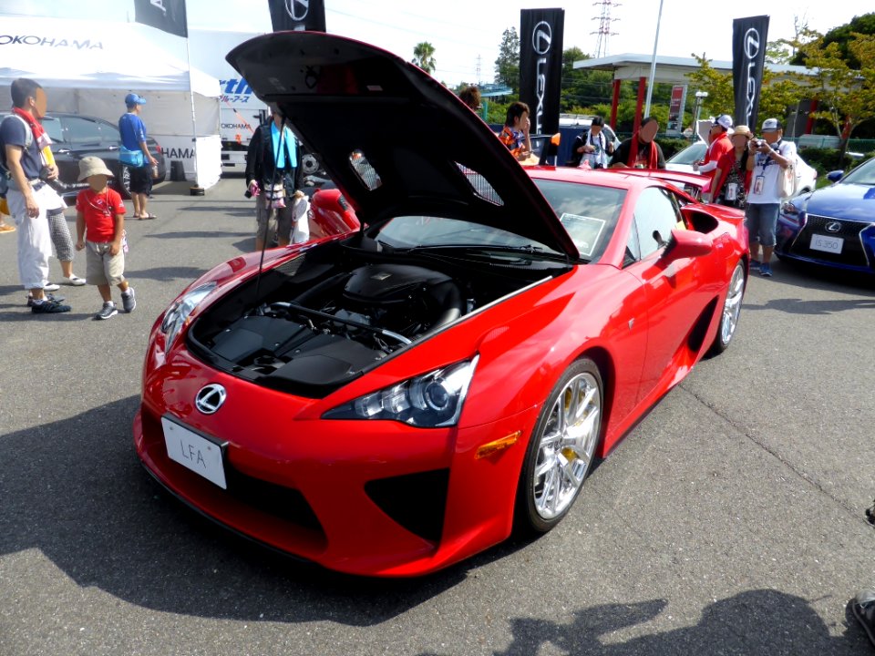 The frontview of Lexus LFA