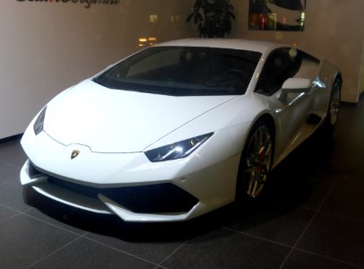 The frontview of Lamborghini huracan LP610-4