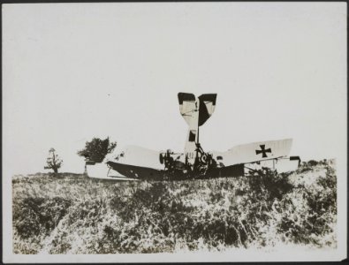 The German air service suffers badly on all fronts. German twin engine biplane s, Bestanddeelnr 158-2044