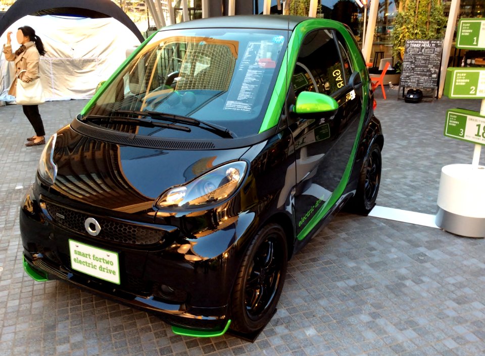 The frontview of smart fortwo BRABUS electric drive