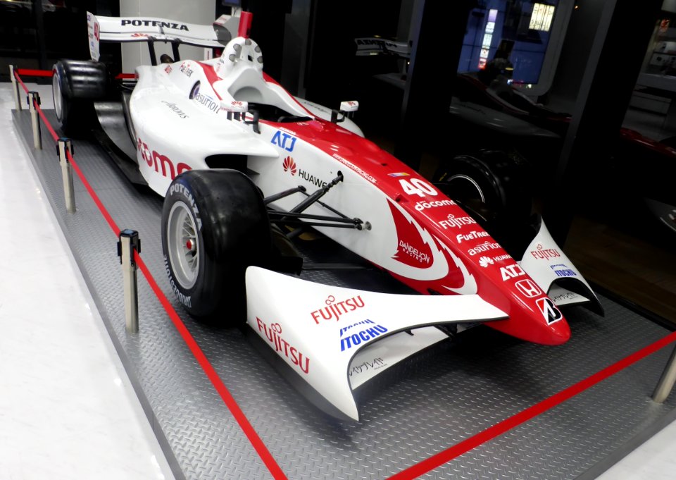 The frontview of DOCOMO TEAM DANDELION RACING Dallara SF14