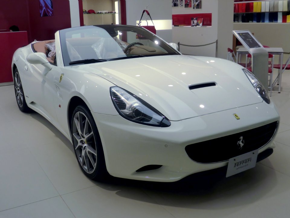 The frontview of Ferrari California 30