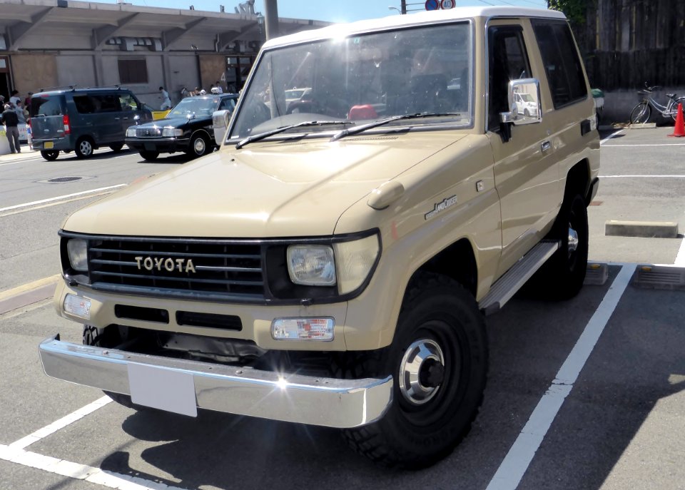 The frontview of Toyota LAND CRUISER PRADO 70