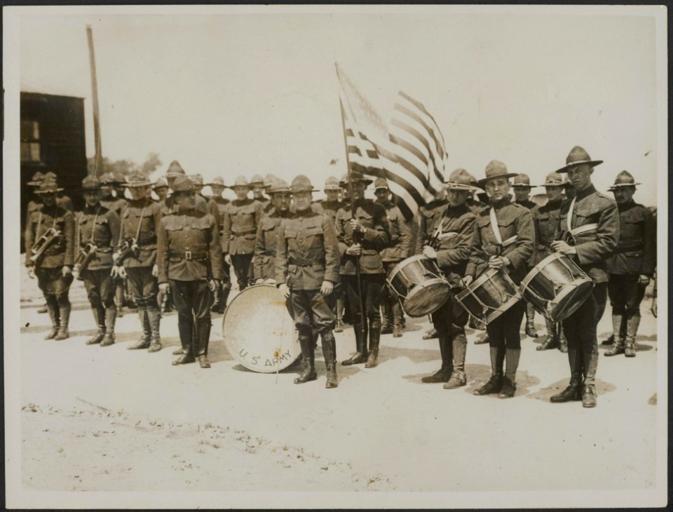 THE BRITISH WESTERN FRONT . Some of the first Americans at the front. A few of t, Bestanddeelnr 158-1787